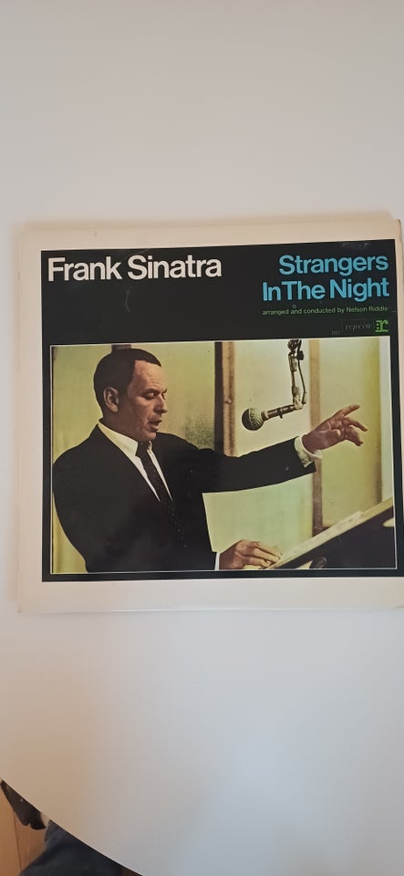 LP, Frank Sinatra, Strangers in the