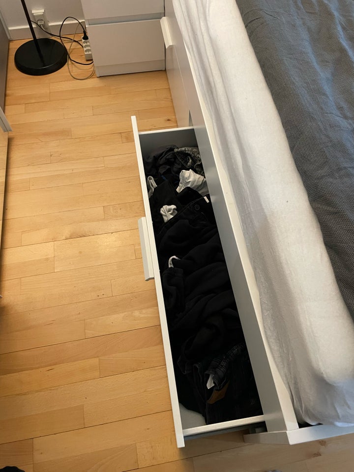 1½ seng, Ikea, b: 146 l: 206 h: 47