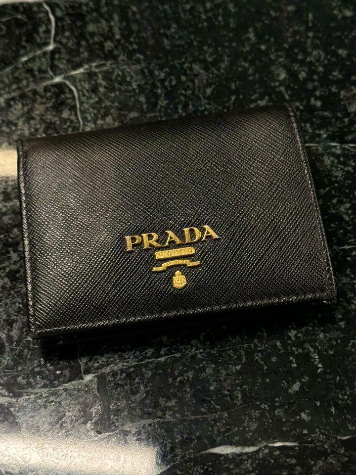 Pung, Prada