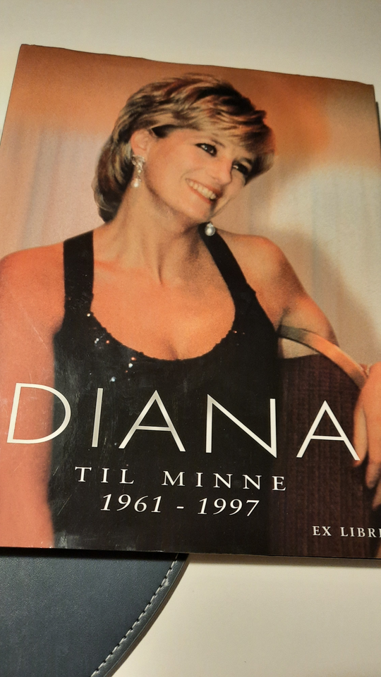 DIANA TIL MINNE, EVE MARIE LUND