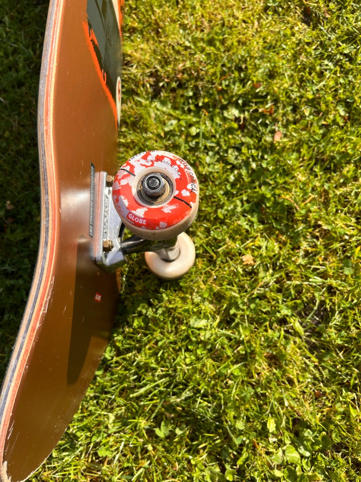 Skateboard, GLOBE, str. 8.25