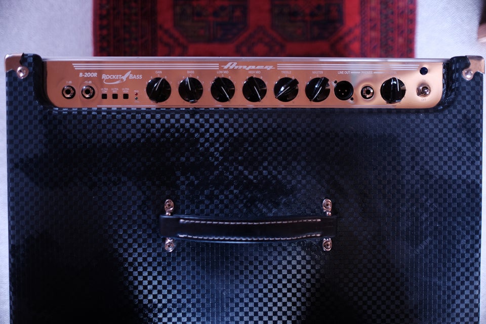 Basamplifier, AMPEG B200R Rocket