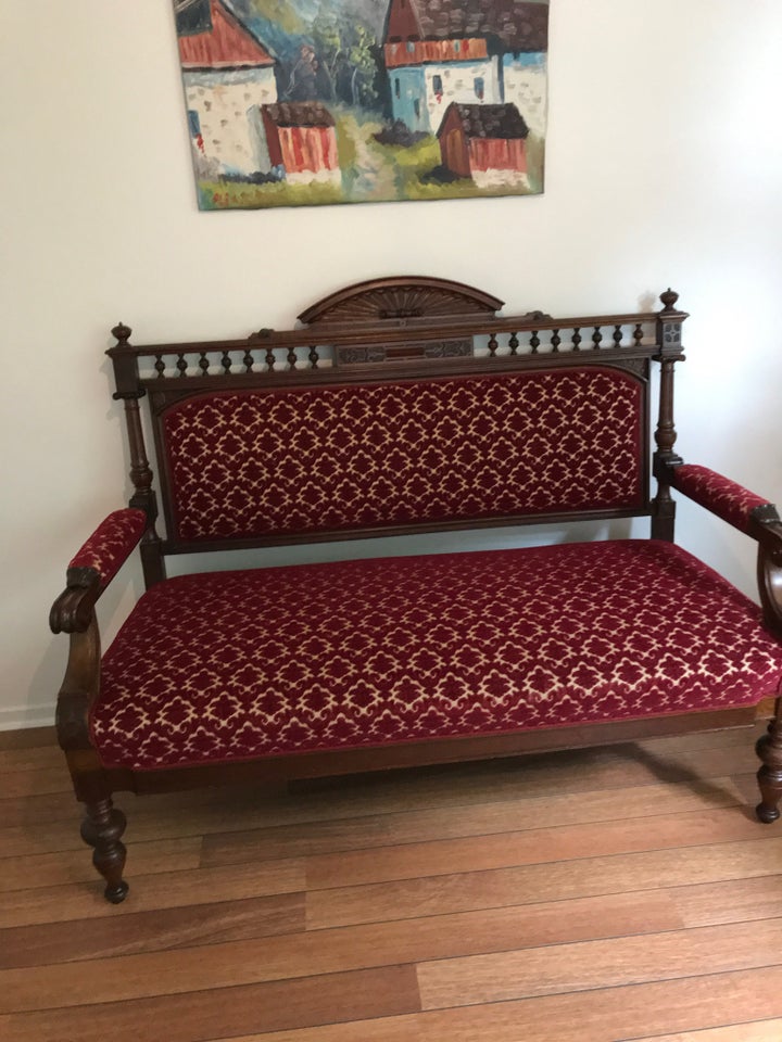Antikke stole og sofa
