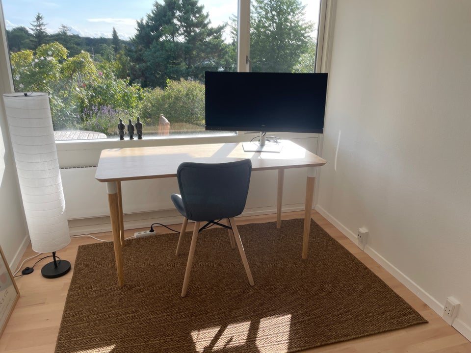 Skrivebord, IKEA, b: 140 d: 65 h: 73