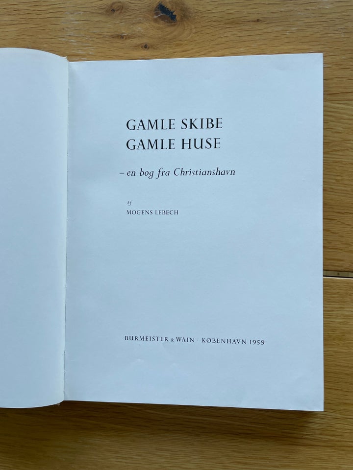 Gamle skibe - gamle huse en bog fra