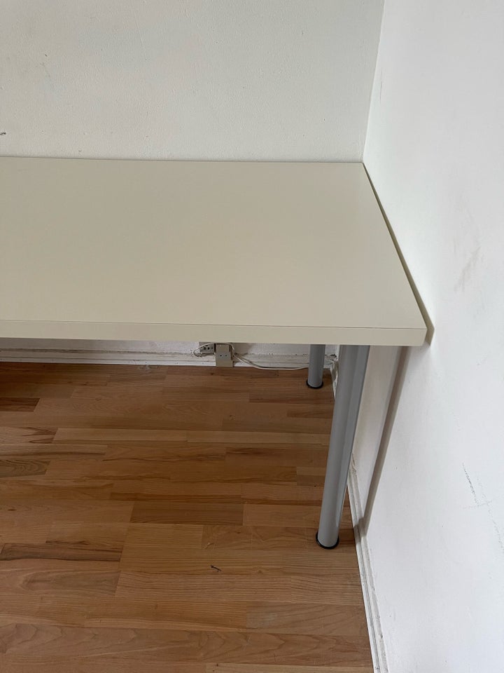 Skrivebord, Ikea, b: 150 d: 75 h: 74