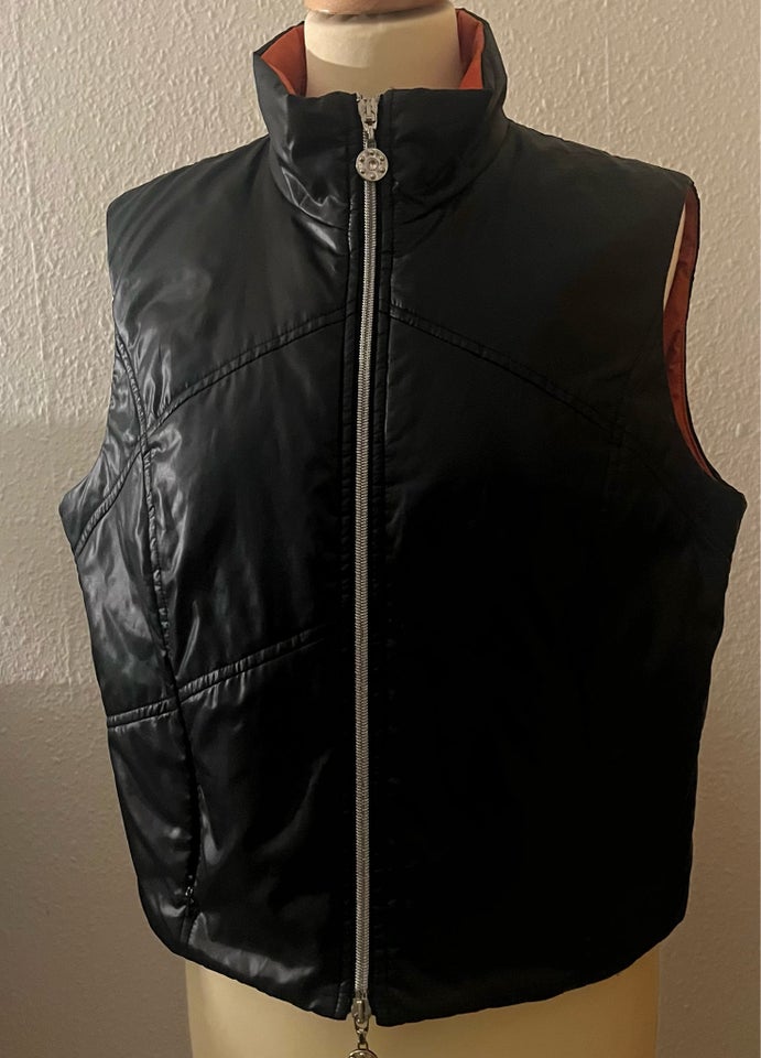 Vest, Betty Barcley, str. 42