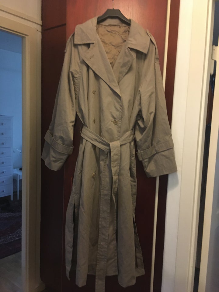 Trenchcoat, str. 42, Toteme