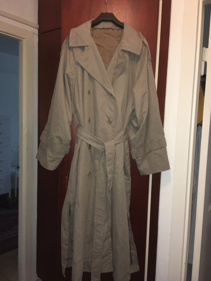 Trenchcoat, str. 42, Toteme