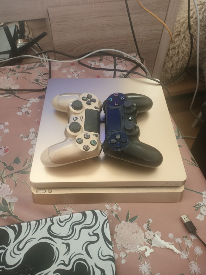 Playstation 4, God