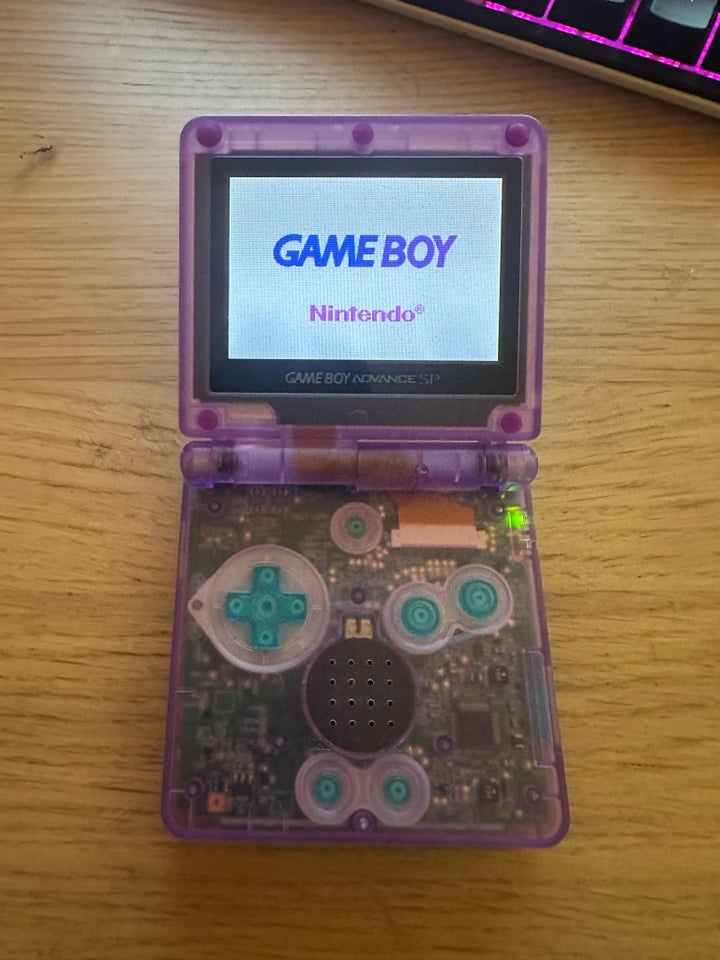 Nintendo Gameboy advance SP 101