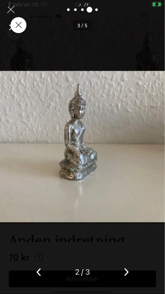 Sølvfarvet Buddha skulptur