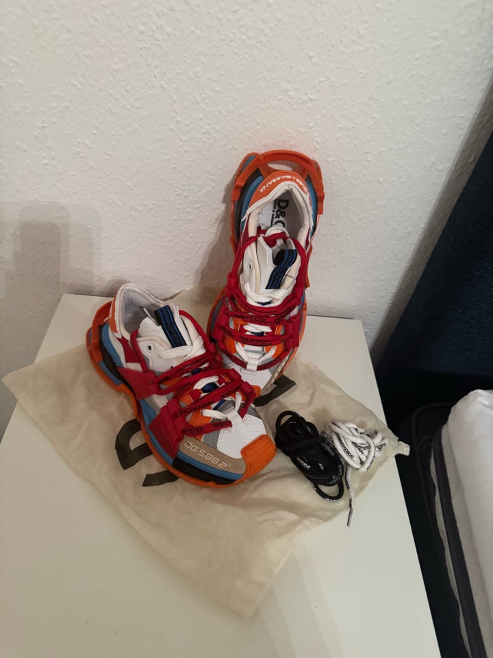 Sneakers, str. 39, DG