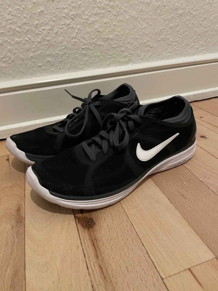 Sneakers, str. 38,5, Nike