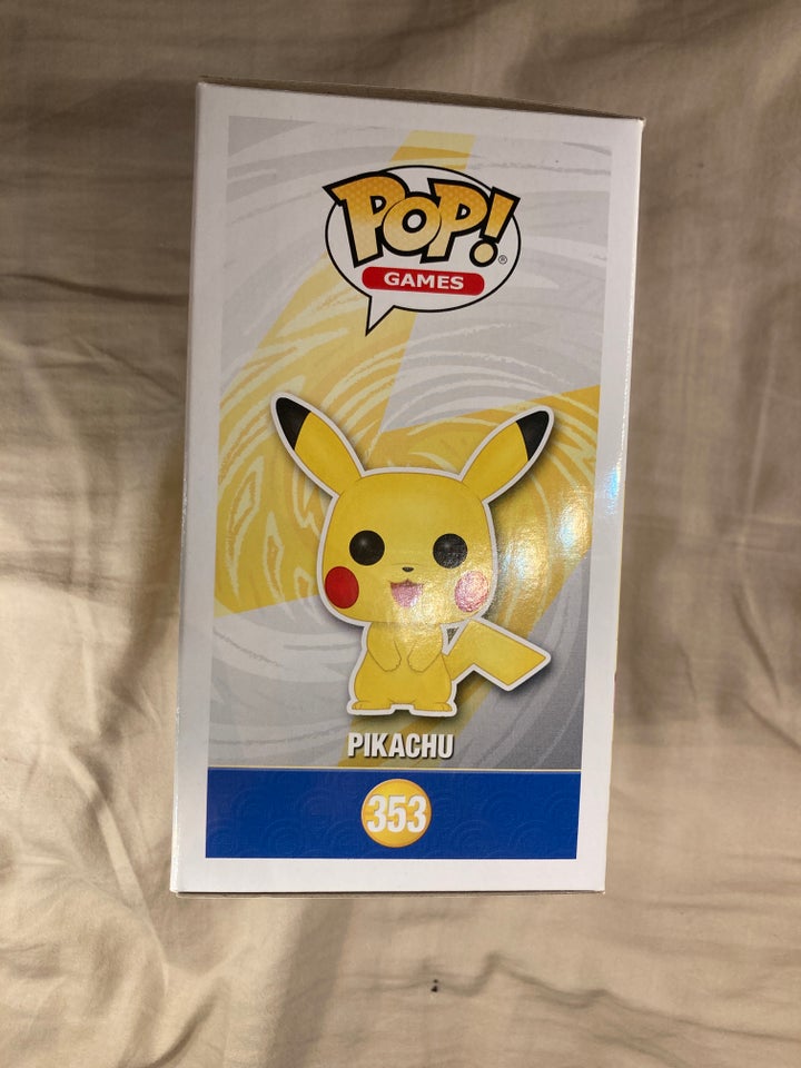 Pikachu POP figur med baggrund,