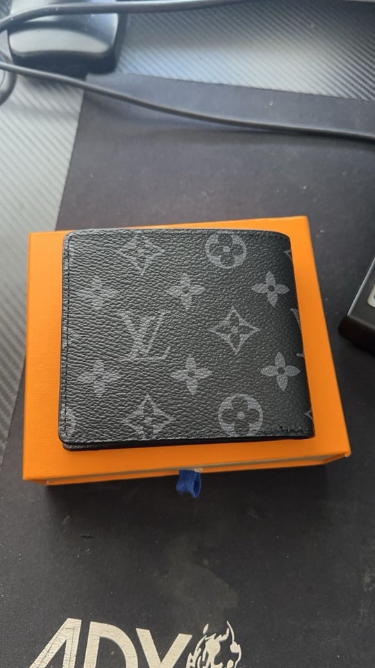 Pung, Louis Vuitton