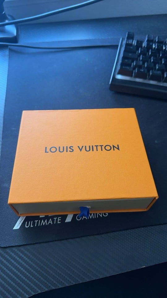 Pung, Louis Vuitton