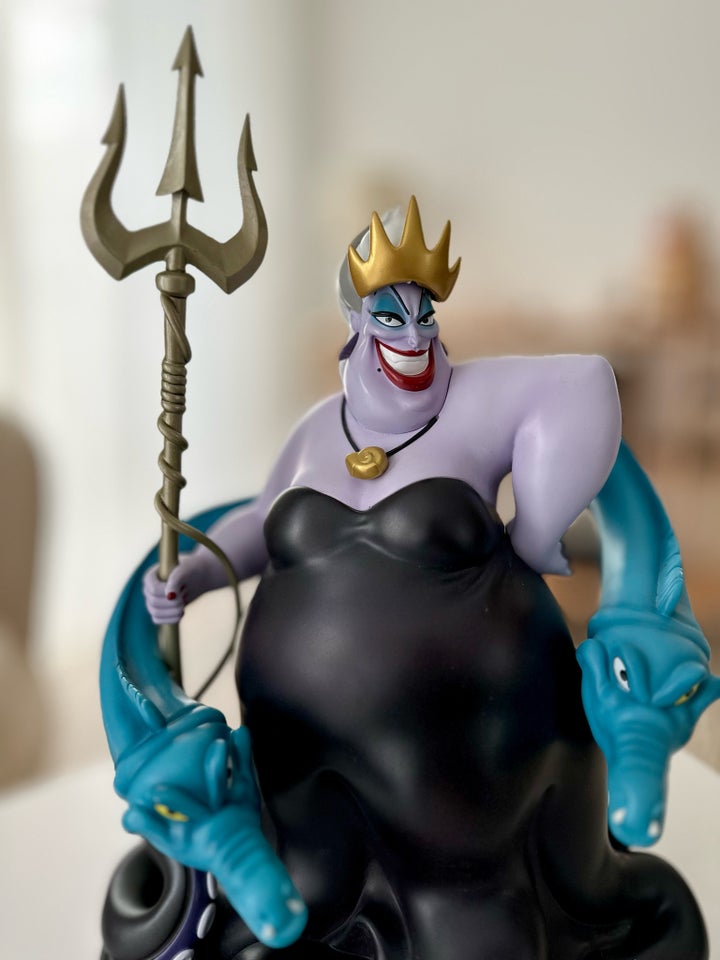 Ursula statue, Beast kingdom