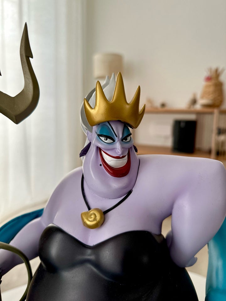 Ursula statue, Beast kingdom