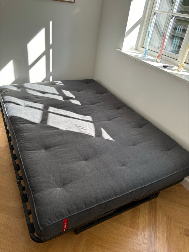 Futon Innovation b: 140 l: 200 h: