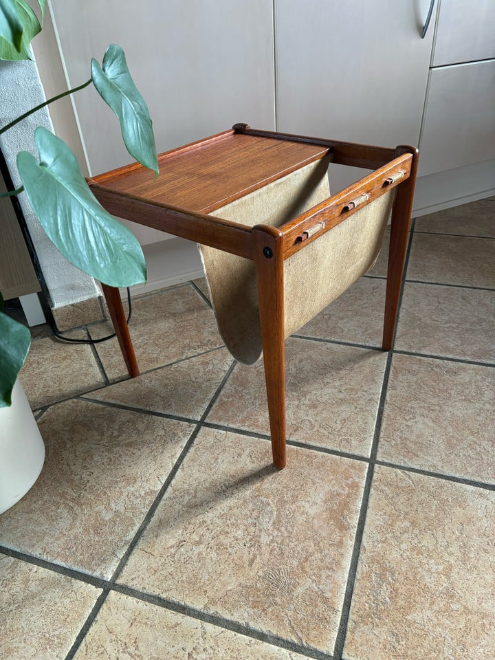 Teak træ avisholder