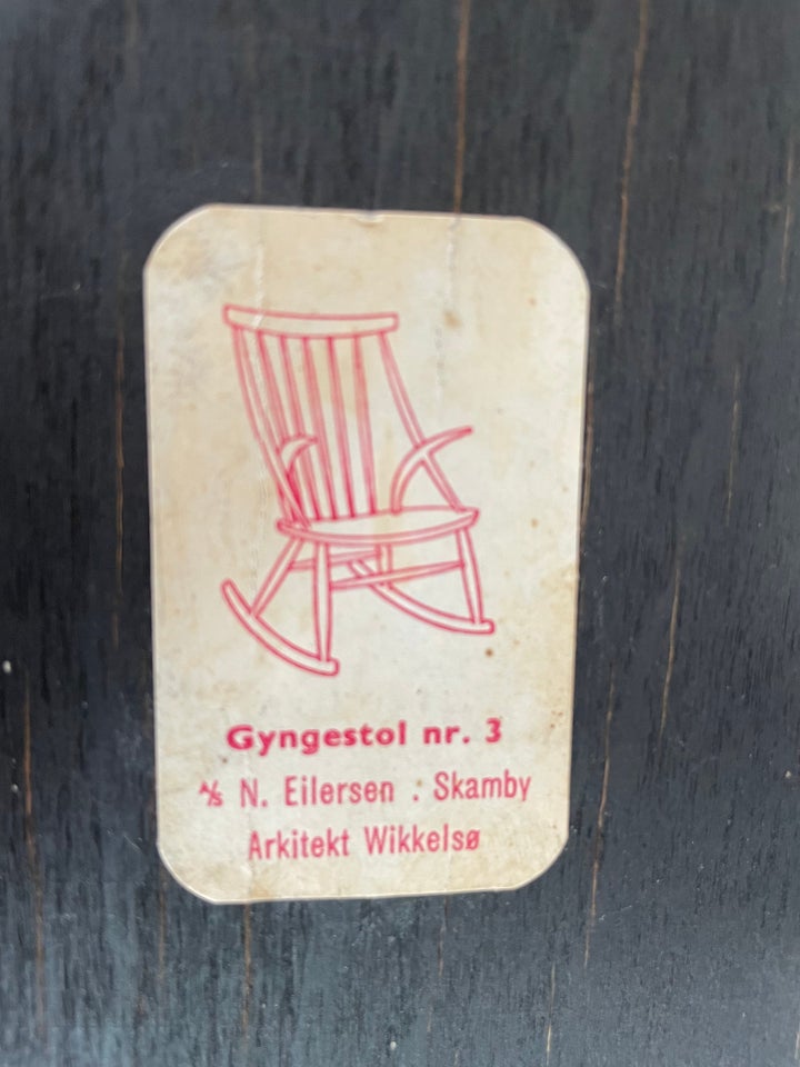 Illum Wikkelsø, Gyngestol