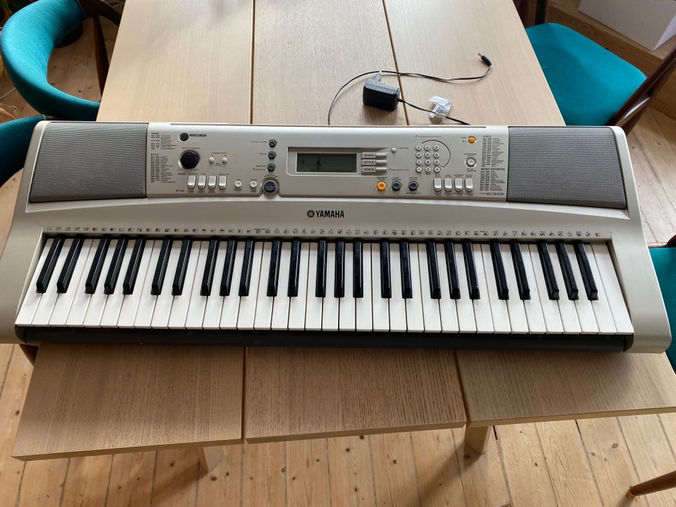 Keyboard, Yamaha E313