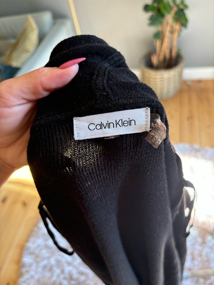 Cardigan, Calvin Klein , str. 36