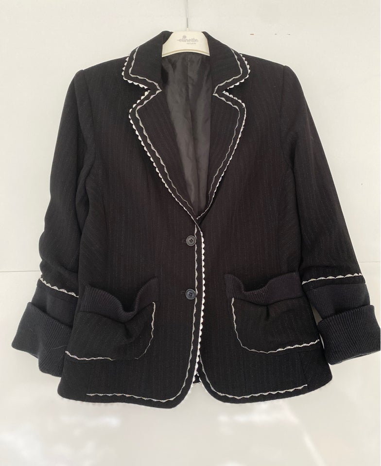 Blazer, str. 40, Share