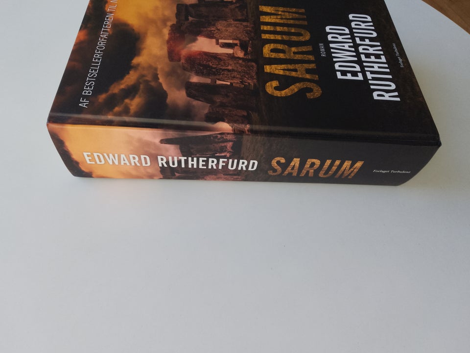 Sarum, Edward Rutherfurd, genre: