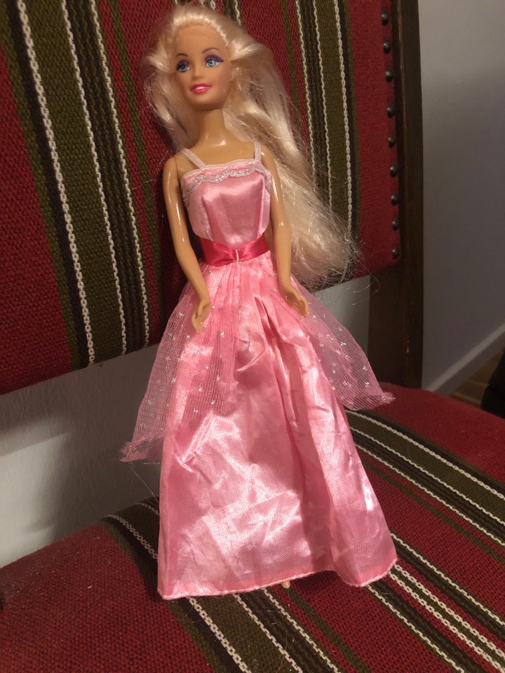 Barbie, Barbie dukke i fin kjole.