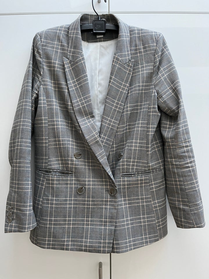 Blazer, str. 38, HM