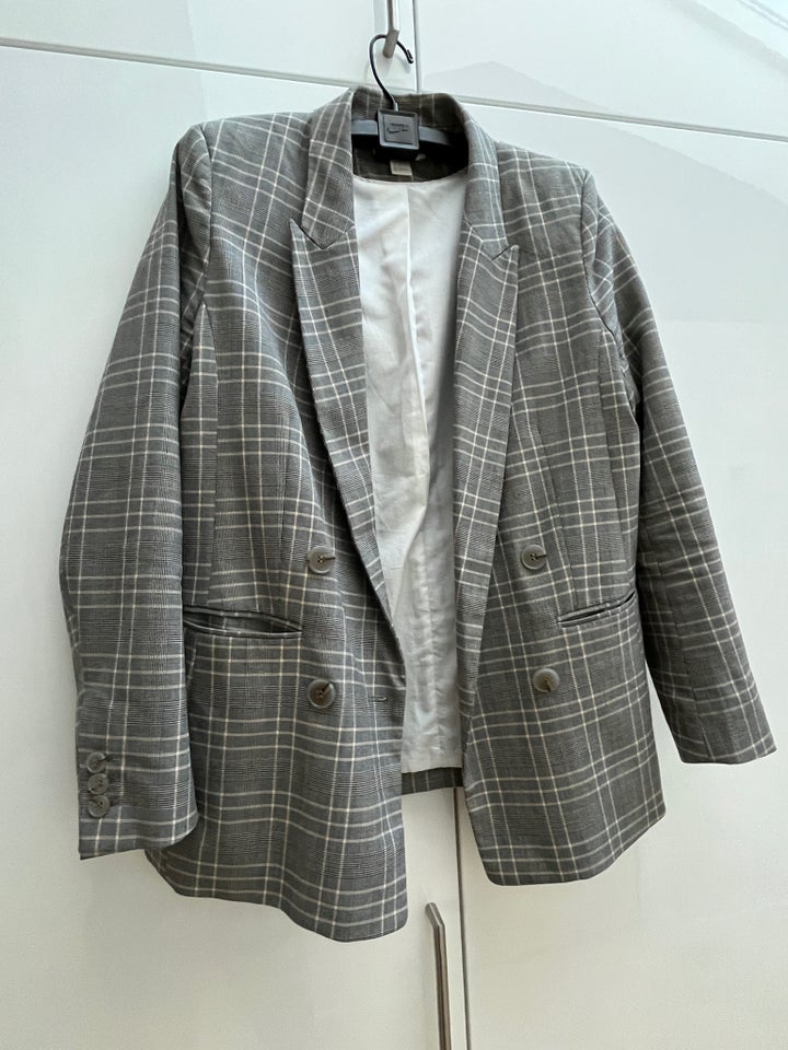 Blazer, str. 38, HM