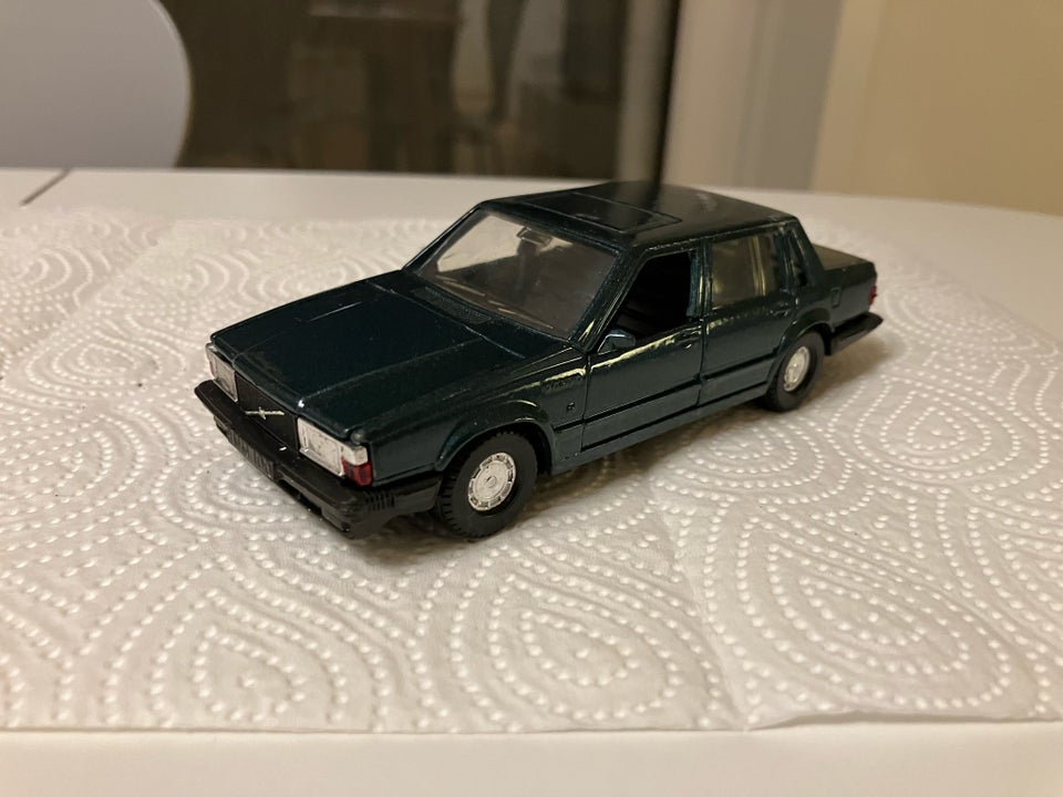 Modelbil, Corgi Volvo 740, skala