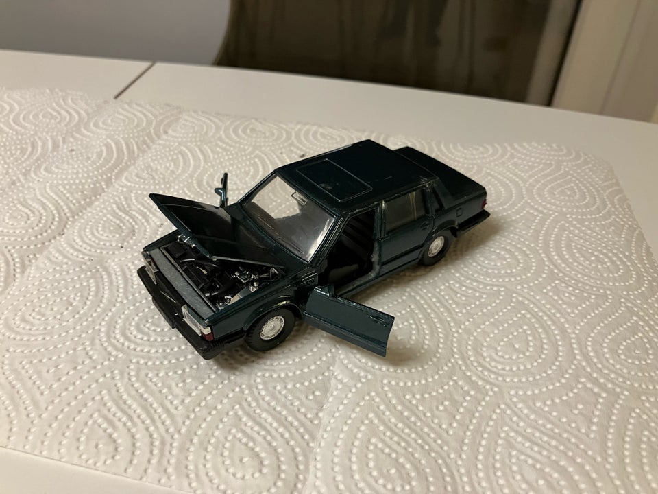 Modelbil, Corgi Volvo 740, skala