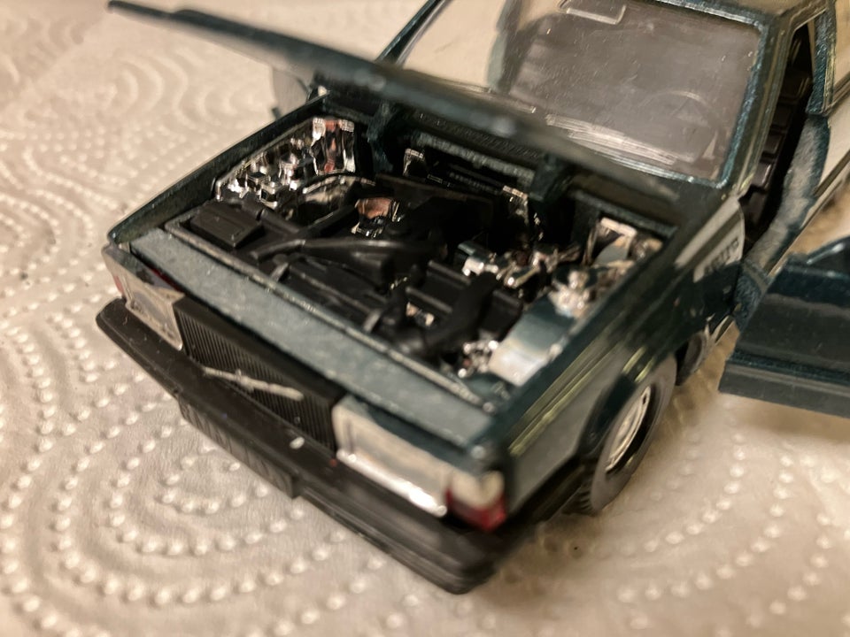 Modelbil, Corgi Volvo 740, skala