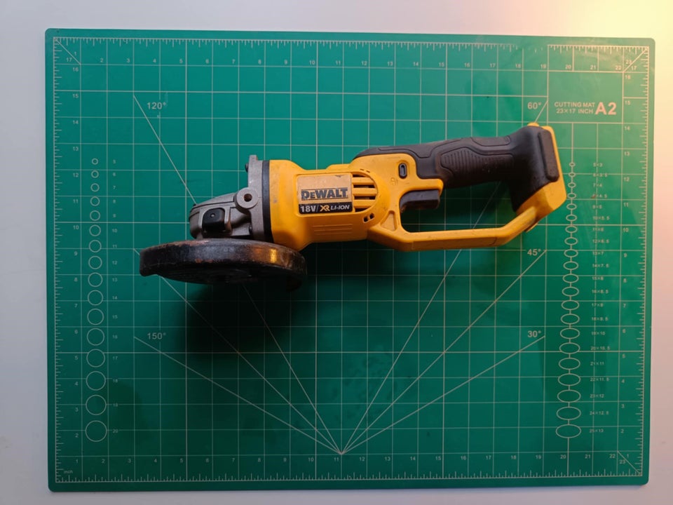 Vinkelsliber, Dewalt