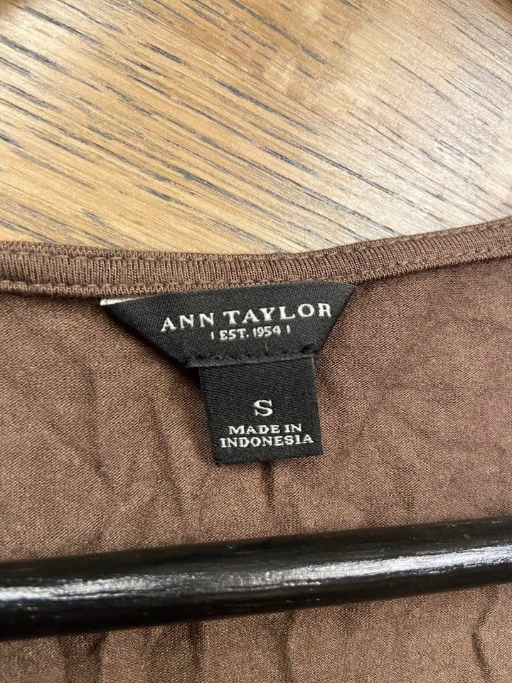 Top, Ann Taylor, str. 36