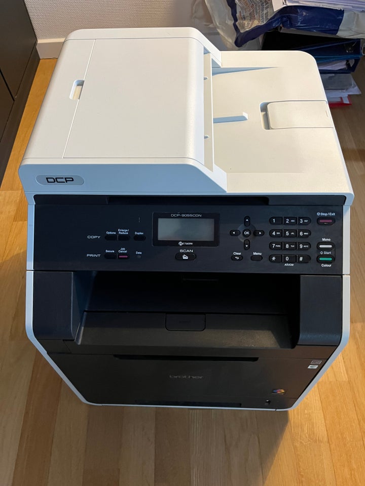 Farve laserprinter med scan...