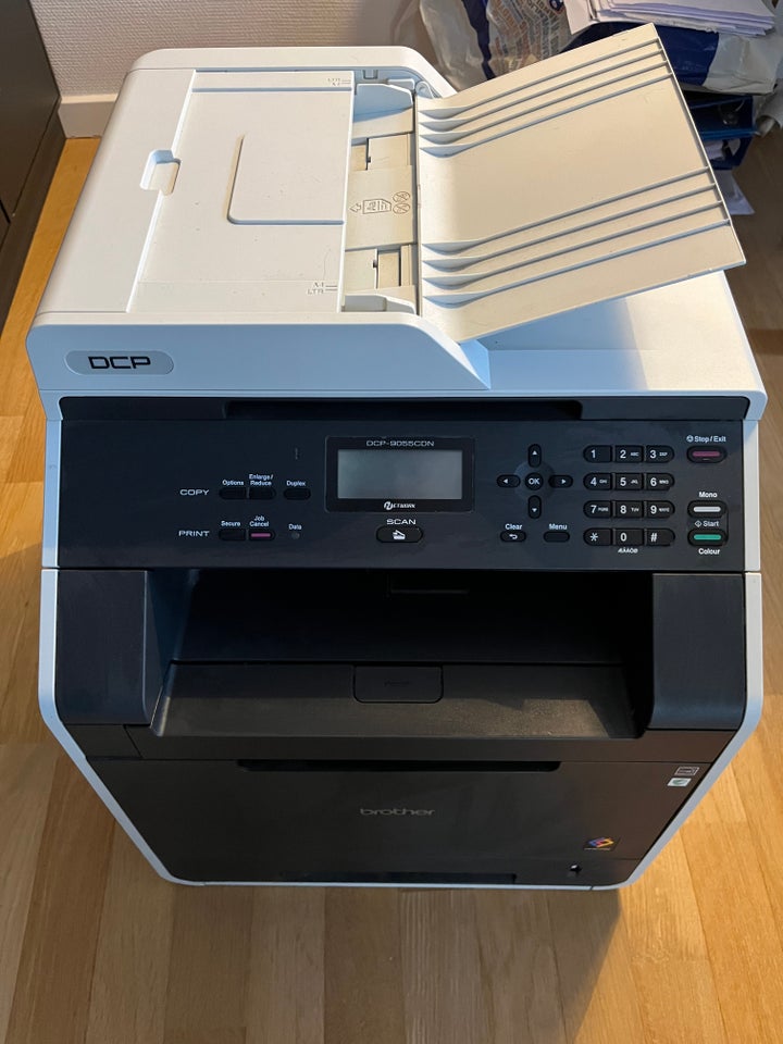 Farve laserprinter med scan...