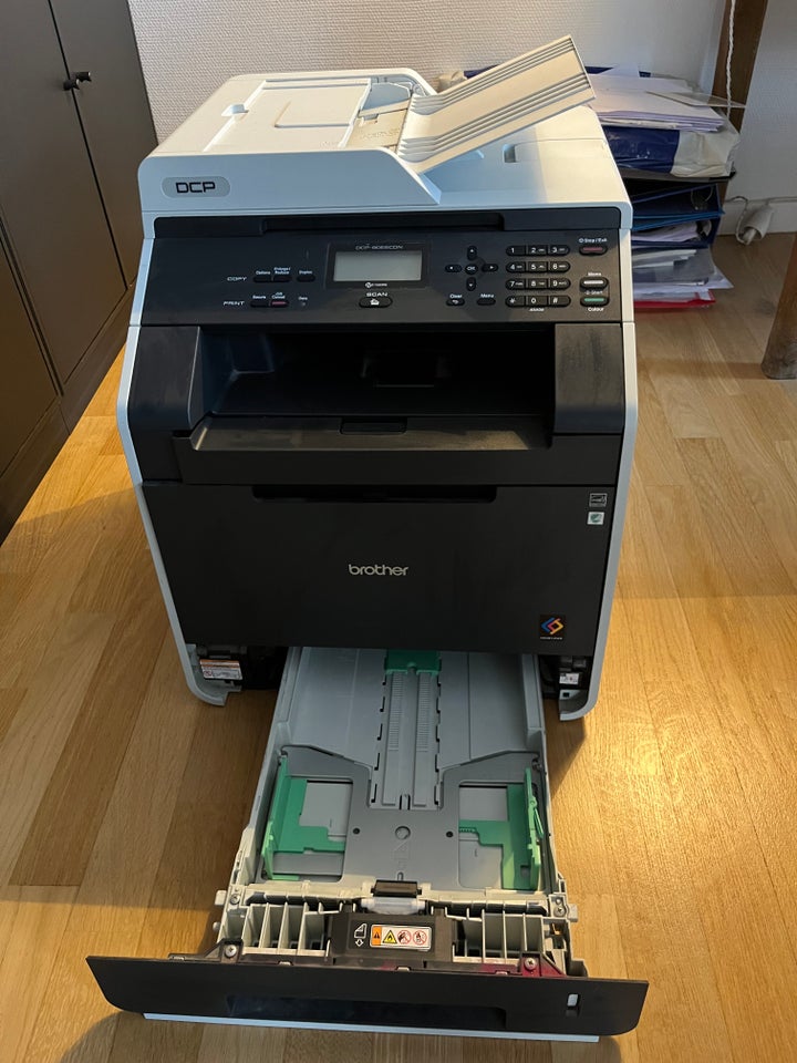 Farve laserprinter med scan...