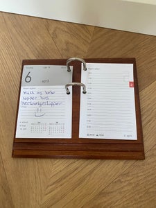 Kalender holder Dansk design