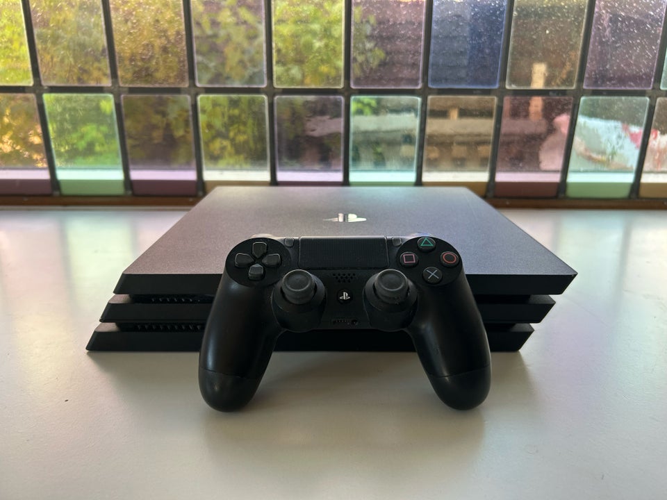 Playstation 4 Pro, 1 TB , Perfekt