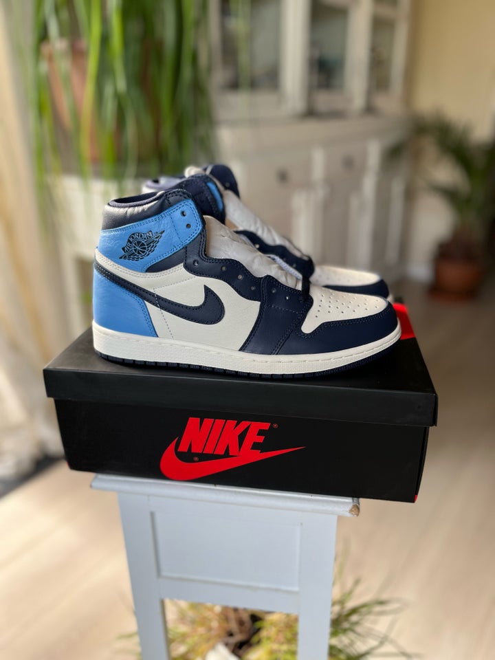 Sneakers, Nike Air Jordan 1 Retro