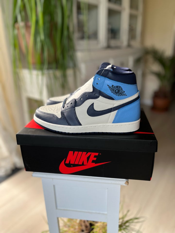 Sneakers, Nike Air Jordan 1 Retro