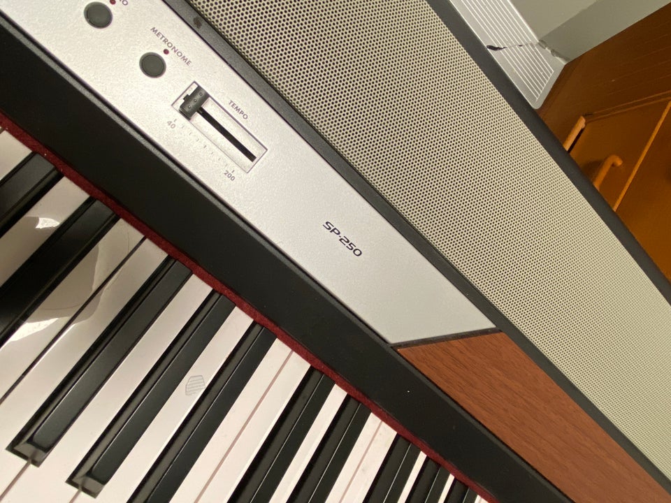 Digitalpiano, KORG SP-250