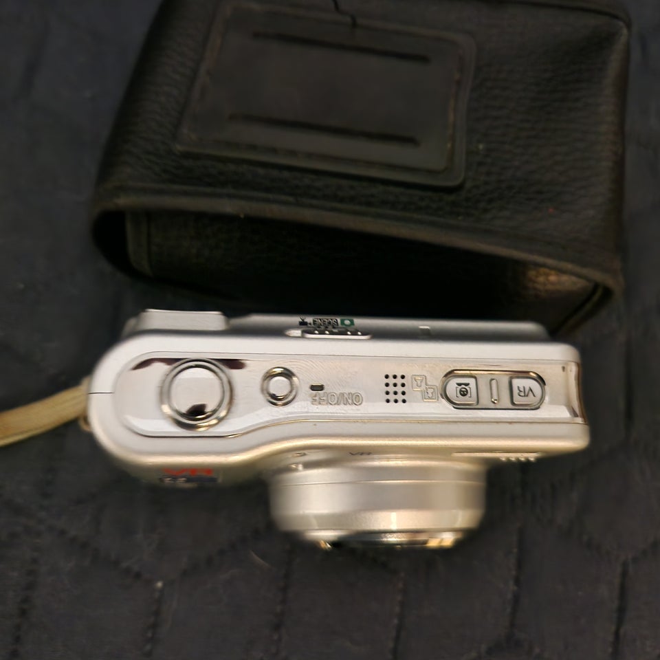 Nikon Coolpix L5, 7.2 megapixels, 5