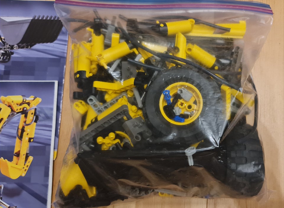 Lego Technic, 8455 Back-hoe loader