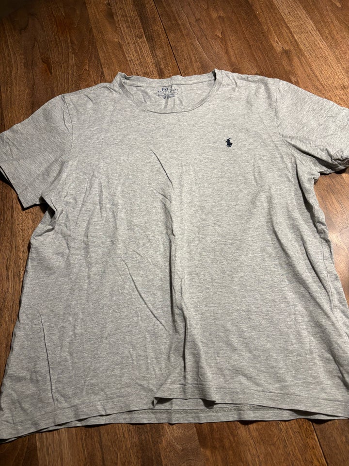 T-shirt, Ralph Lauren / Hugo boss,