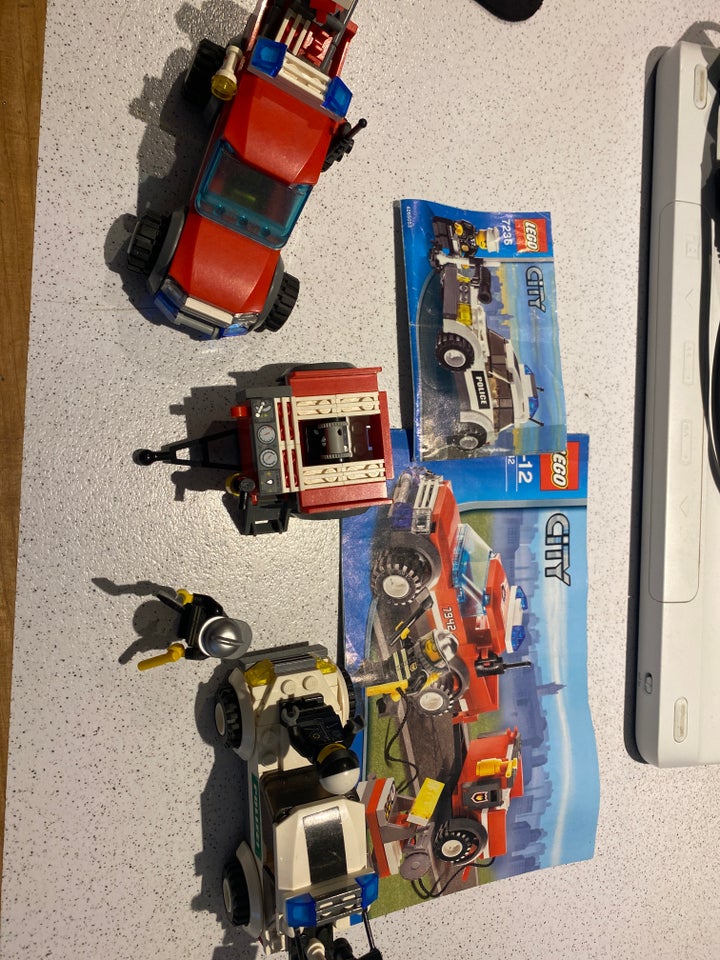 Lego City, 7236 og 7942